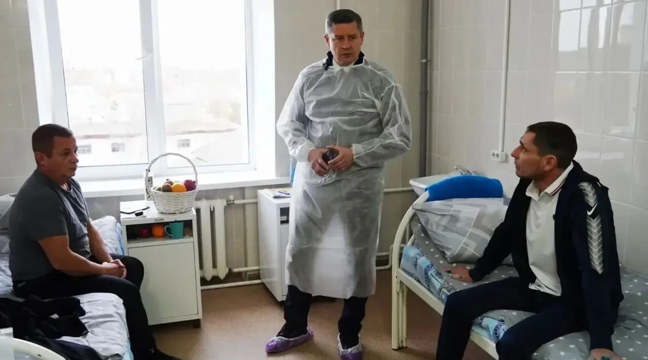Глава Брянщины навестил пострадавших пассажиров автобуса в результате атаки украинских террористов