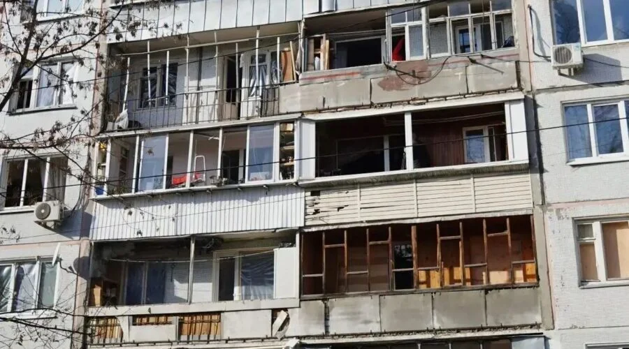 Строительные компании, волонтеры и неравнодушные брянцы помогают устранять последствия атаки ВСУ