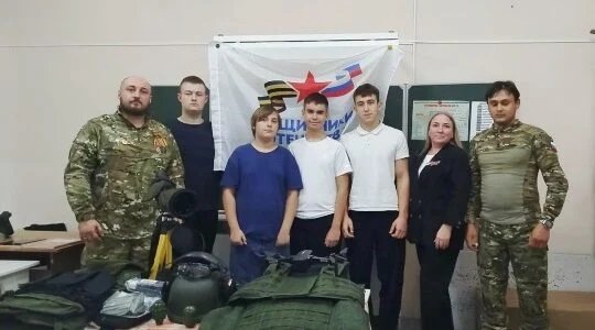 Ветеран СВО преподаёт основы безопасности и защиты Родины в школе брянских Клинцов