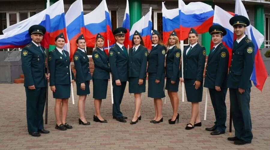 Брянских таможенников поздравили с профессиональным праздником