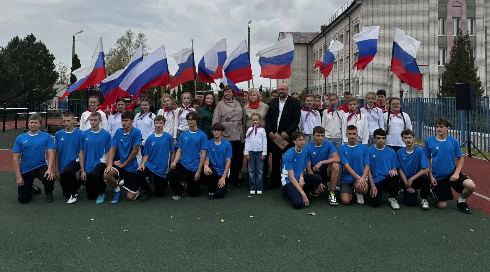 Новую современную спортивную площадку открыли на территории школы №1 в брянской Унече